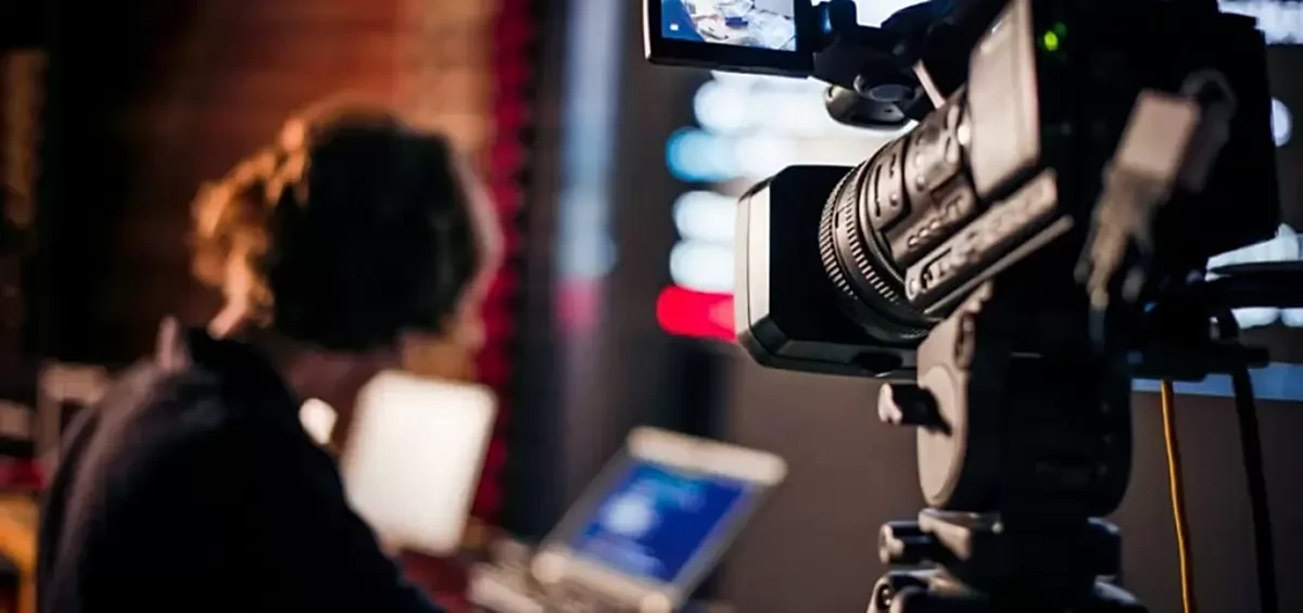 Sıkıcı Fabrika Görüntülerini Unutun: Markanızı "Lovemark" Yapan Kurumsal Tanıtım Filmleri